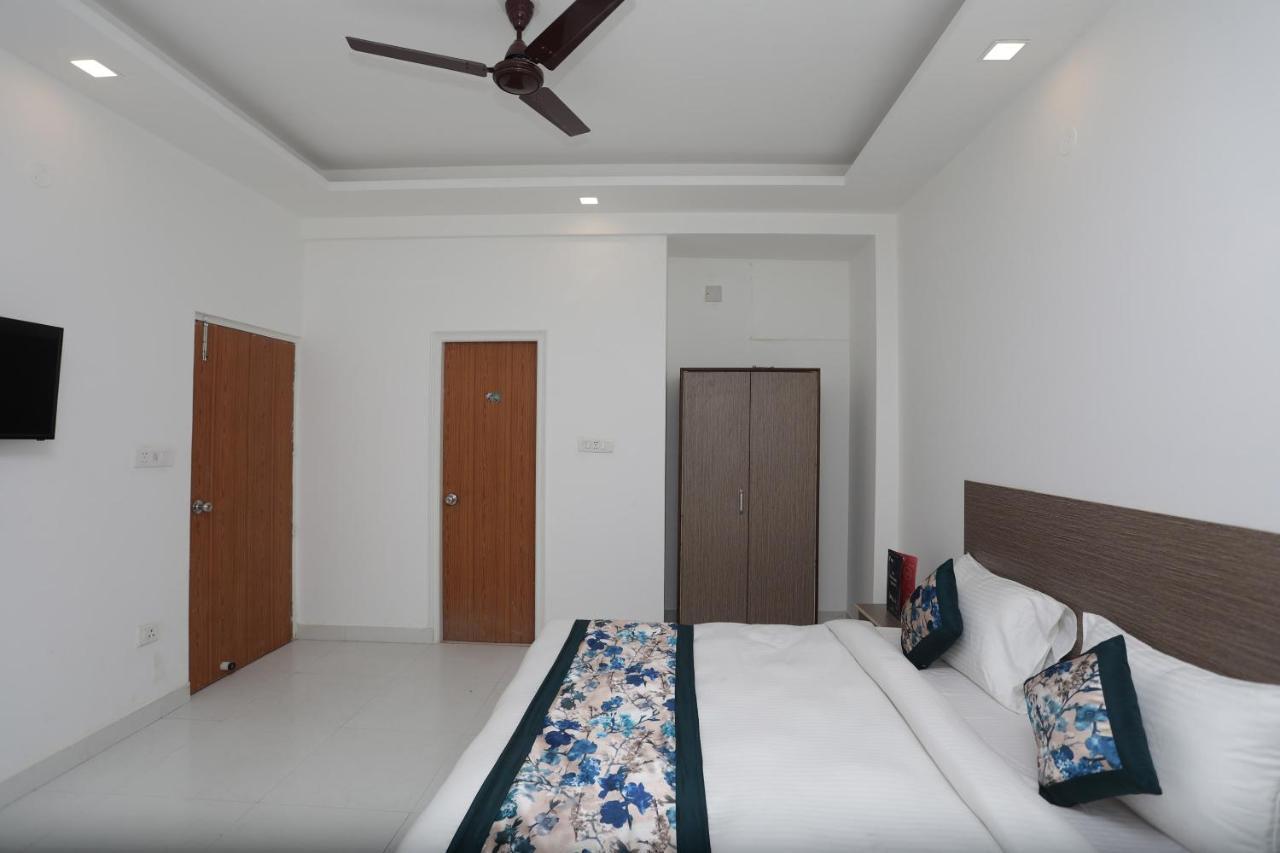 Oyo Hotel Qubic Stay New Delhi Exterior photo