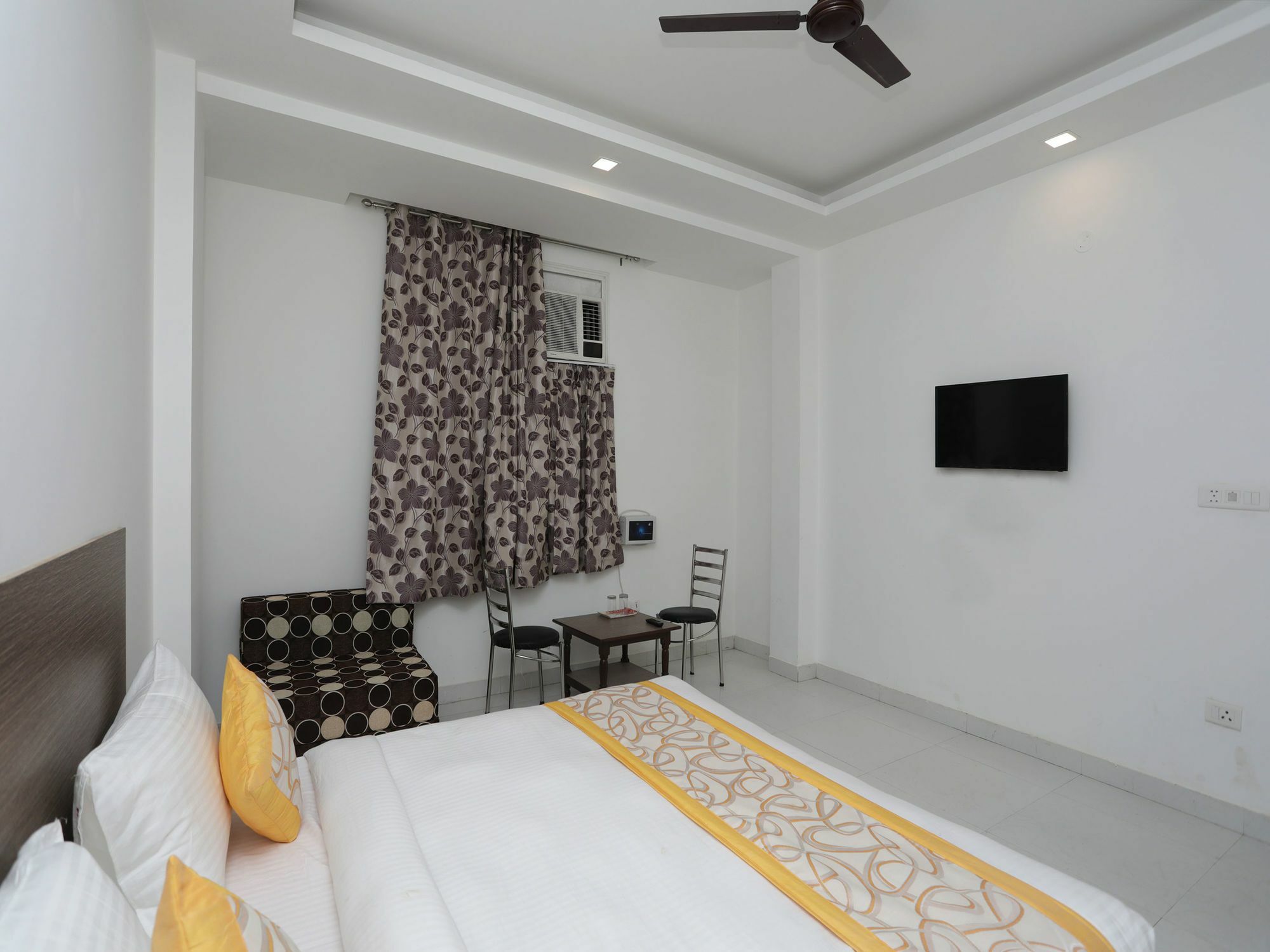 Oyo Hotel Qubic Stay New Delhi Exterior photo